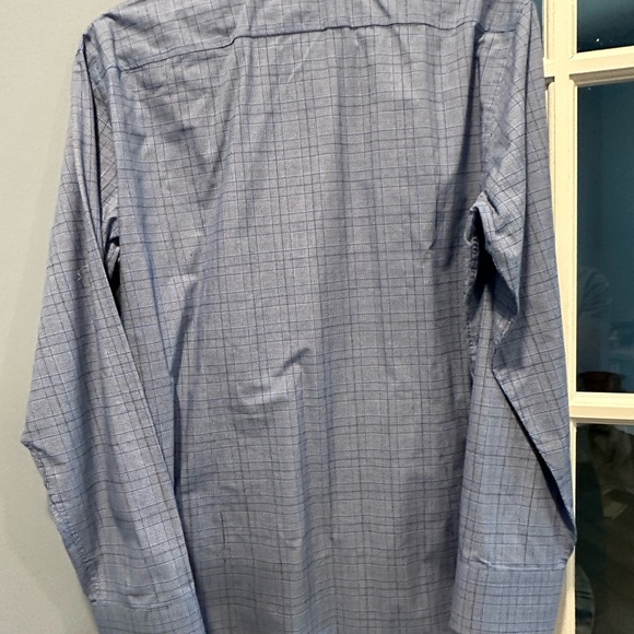 Hugo Boss Blue Dress Shirt Timeless Sophistication - Picture 2 of 3